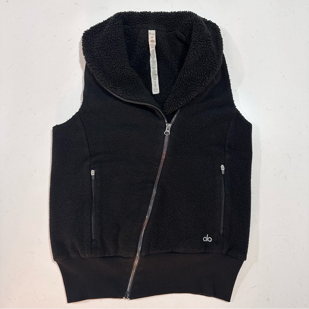 Alo Yoga Asymmetrical Zip Fleece Lined Vest - Size XS - Picture 2 of 7